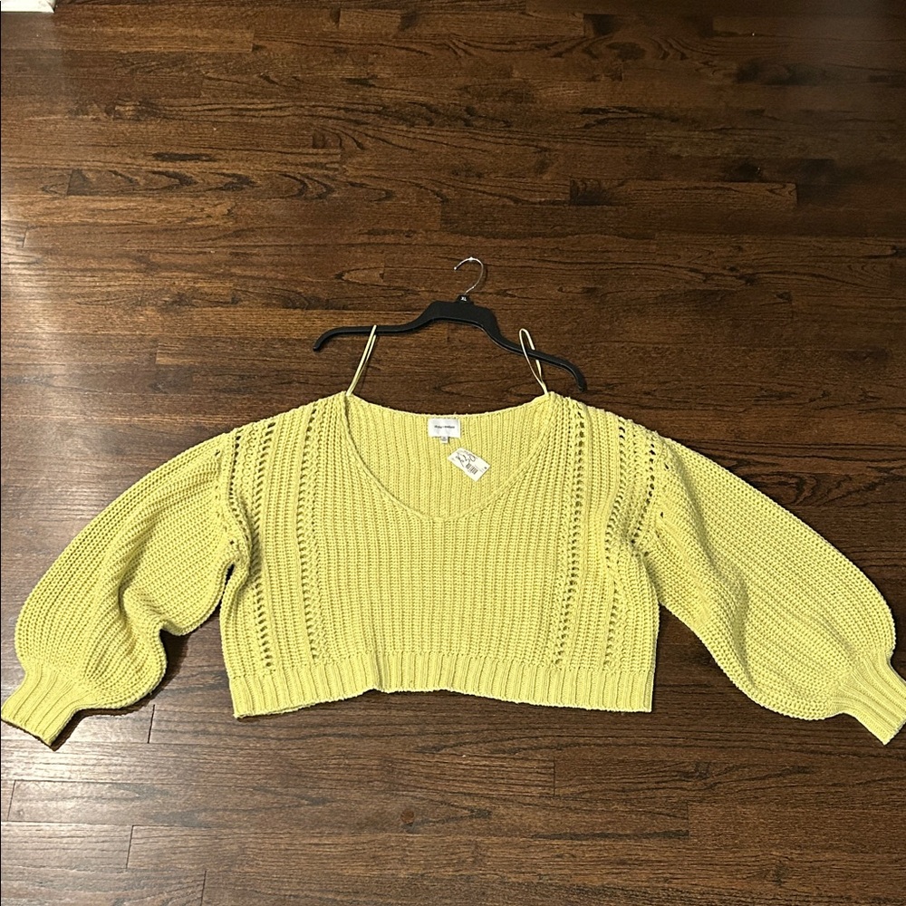 NWT Skylar + Madison Women’s Yellow V-Neck Knit Sweater Size Medium